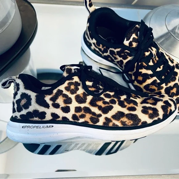APL (Athletic Propulsion Labs) Iconic Pro Leopard-print Calf Hair Sneakers - Picture 3 of 9